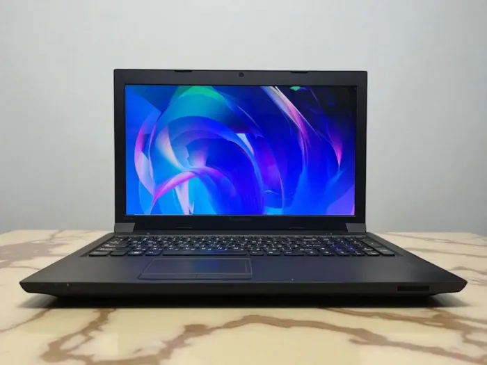 Ноутбук Lenovo B570e / 15.6" (1366x768) TN / Intel Pentium B940 (2 ядра по 2.0 GHz) / 4 GB DDR3 / 120 GB SSD / Intel HD Graphics / WebCam б/в - изображение 2