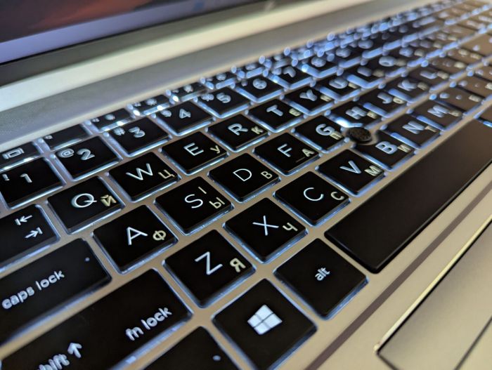 Ультрабук HP EliteBook 850 G7 / 15.6" (1920x1080) IPS / Intel Core i7-10610U (4 (8) ядра по 1.8 - 4.9 GHz) / 16 GB DDR4 / 512 GB SSD / Intel UHD Graphics / WebCam / TouchID / Windows 10 б/в - зображення 6