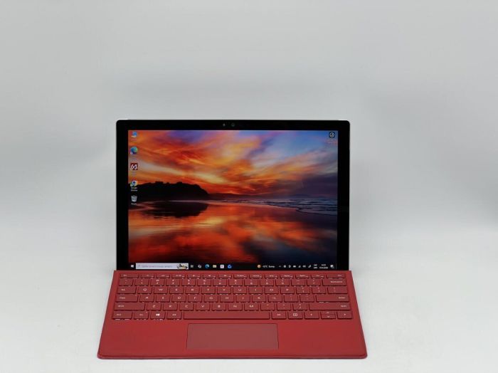 Нетбук Б-клас Microsoft Surface Pro 4 1724 / 12.3" (2736x1824) IPS Touch / Intel Core i5-6300U (2 (4) ядра по 2.4 - 3.0 GHz) / 16 GB DDR3 / 480 GB SSD / Intel HD Graphics 520 / WebCam б/в - зображення 2