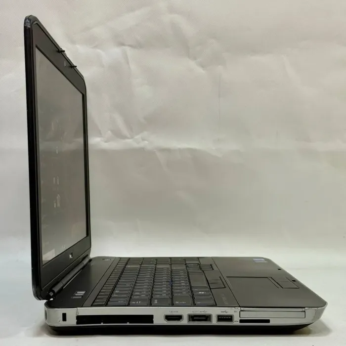 Ноутбук Б-клас Dell Latitude E5530 / 15.6" (1920x1080) TN / Intel Core i5-3320M (2 (4) ядра по 2.6 - 3.3 GHz) / 8 GB DDR3 / 128 GB SSD / Intel HD Graphics 4000 / WebCam / Windows 10 Pro б/в - зображення 5