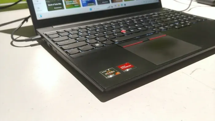 Ультрабук Б-клас Lenovo ThinkPad E15 Gen 4 / 15.6" (1920x1080) IPS / AMD Ryzen 7 5825U (8 (16) ядер по 2.0 - 4.5 GHz) / 16 GB DDR4 / 512 GB SSD / AMD Radeon Graphics / WebCam / Windows 11 / NEW АКБ б/в - зображення 6