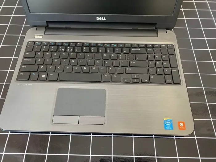 Ноутбук Б-клас Dell Latitude 3540 / 15.6" (1366x768) TN / Intel Core i3-4030U (2 (4) ядра по 1.9 GHz) / 8 GB DDR3 / 120 GB SSD / Intel HD Graphics 4400 / WebCam б/в - зображення 4