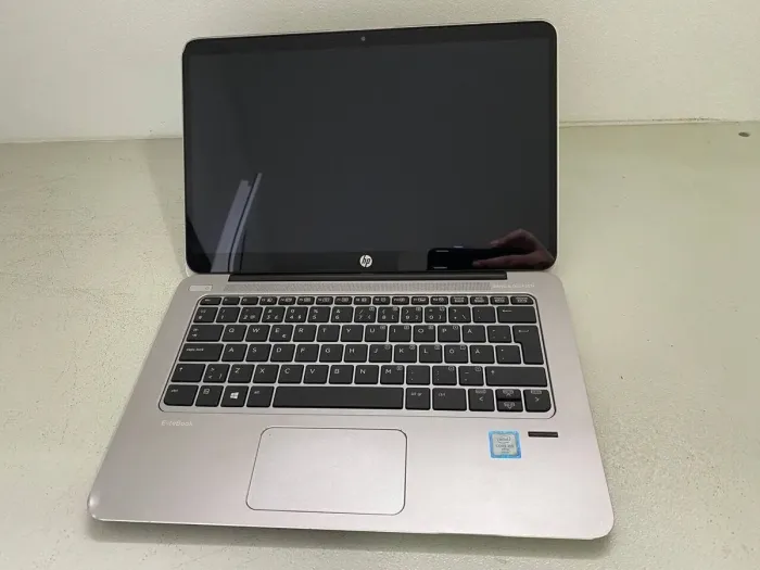 Ультрабук Б-клас HP EliteBook 1030 G1 / 13.3" (3200x1800) IPS Touch / Intel Core m5-6Y57 (2 (4) ядра по 1.1 - 2.8 GHz) / 8 GB DDR3 / 128 GB SSD / Intel HD Graphics 515 / WebCam / HDMI б/в - зображення 2