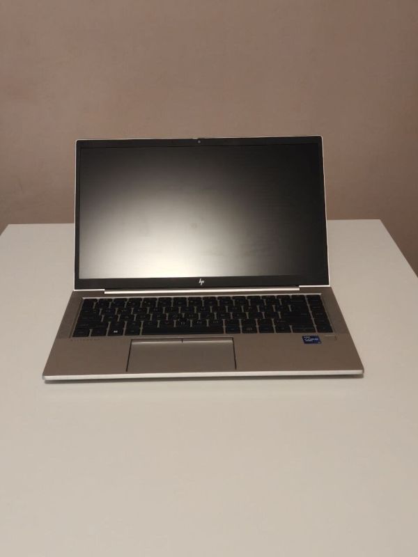 Ультрабук Б-клас HP EliteBook 840 G8 / 14" (1920x1080) IPS / Intel Core i7-1185G7 (4 (8) ядра по 3.0 - 4.8 GHz) / 16 GB DDR4 / 256 GB SSD / Intel Iris Xe Graphics / WebCam / TouchID / Windows 10 б/в - зображення 2