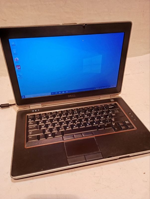 Ноутбук Б-клас Dell Latitude E6420 / 14" (1366x768) TN / Intel Core i3-2310M (2 (4) ядра по 2.1 GHz) / 4 GB DDR3 / 120 GB SSD / Intel HD Graphics 3000 / DVD-RW / АКБ не тримає б/в - зображення 2