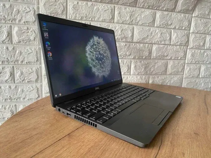 Ноутбук Б-класс Dell Latitude 5500 / 15.6" (1366x768) TN / Intel Core i7-8665U (4 (8) ядра по 1.9 - 4.8 GHz) / 8 GB DDR4 / 256 GB SSD M.2 / Intel UHD Graphics / WebCam / HDMI  б/в - зображення 4