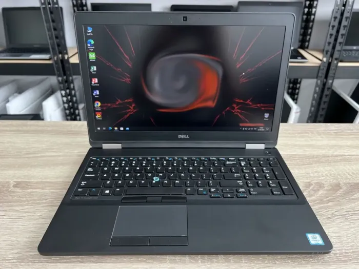 Мобільна робоча станція Б-клас Dell Precision 3510 / 15.6" (1920x1080) TN / Intel Core i7-6820HQ (4 (8) ядра по 2.7 - 3.6 GHz) / 16 GB DDR4 / 256 GB SSD / AMD Radeon R9 M360, 2 GB GDDR5, 128-bit / WebCam / HDMI б/в - зображення 2
