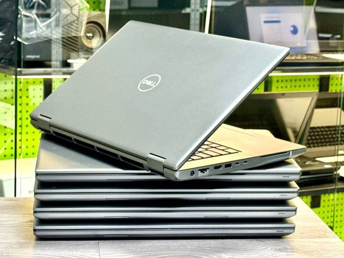 Мобільна робоча станція Dell Precision 7780 / 17,3" (1920x1080) IPS / Intel Core i9-13950HX (24 (32) ядра по 2,2 - 5,5 ГГц) / 128 ГБ DDR5 / 512 ГБ SSD M.2 / nVidia Quadro RTX 5000, 16 ГБ GDDR6, 256-біт / WebCam / Win 11 Pro б/в - зображення 5