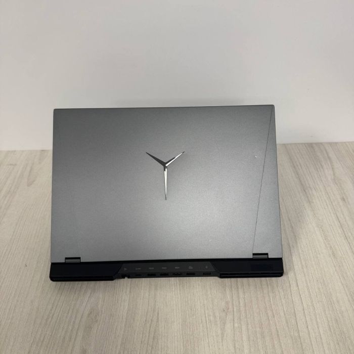 Ігровий ноутбук Б-класу Lenovo Legion 5 Pro 16ACH6H / 16" (2560x1600) IPS / AMD Ryzen 9 5900HX (8 (16) ядер по 3,3 - 4,6 ГГц) / 16 ГБ DDR4 / 512 ГБ SSD NVMe / nVidia GeForce RTX 3070, 8 ГБ GDDR6, 256-біт / Веб-камера б/в - зображення 3