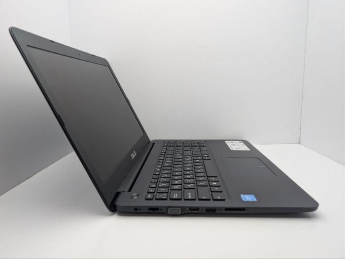 Ноутбук Asus E502M / 15.6" (1366x768) TN / Intel Celeron N2940 (4 ядра по 1.83 - 2.25 GHz) / 4 GB DDR3 / 120 GB SSD / Intel HD Graphics 505 / WebCam б/в - зображення 4