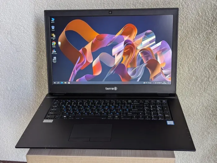 Ноутбук Б-клас Terra Clevo N770WU / 17.3" (1600x900) TN / Intel Core i3-7100U (2 (4) ядра по 2.4 GHz) / 8 GB DDR4 / 128 GB SSD + 500 GB HDD / Intel HD Graphics 620 / WebCam / DVD-ROM б/в - зображення 2