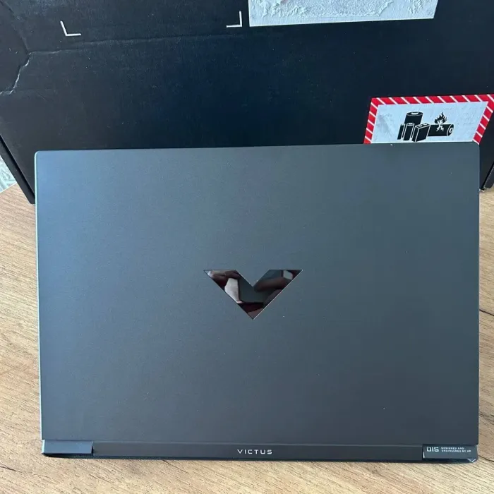Ігровий ноутбук HP Victus 15-fb2082wm / 15.6" (1920x1080) IPS / AMD Ryzen 5 8645HS (6 (12) ядер по 4.3 - 5.0 GHz) / 8 GB DDR5 / 512 GB SSD / nVidia GeForce RTX 4050, 6 GB GDDR6, 96-bit / WebCam б/в - зображення 3
