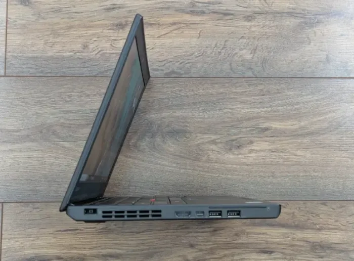 Нетбук Lenovo ThinkPad X260 / 12.5" (1920x1080) IPS / Intel Core i5-6300U (2 (4) ядра по 2.4 - 3.0 GHz) / 8 GB DDR4 / 128 GB SSD / Intel HD Graphics 520 / WebCam б/в - зображення 4