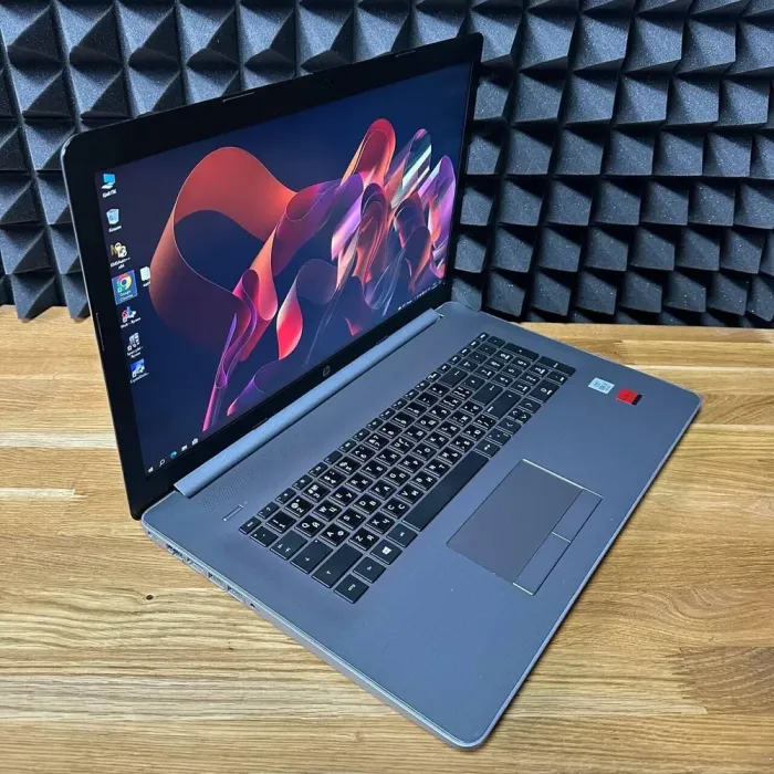 Ноутбук Б-клас HP ProBook 470 G7 / 17.3" (1920x1080) IPS / Intel Core i5-10210U (4 (8) ядра по 1.6 - 4.2 GHz) / 16 GB DDR4 / 256 GB SSD / AMD Radeon R7 M440, 4 GB GDDR3, 64-bit / WebCam б/в - зображення 3