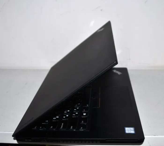 Ультрабук Lenovo ThinkPad T470 / 14" (1366x768) TN / Intel Core i5-6300U (2 (4) ядра 2.4 - 3.0 GHz) / 32 GB DDR4 / 512 GB SSD / Intel HD Graphics 520 / WebCam / Windows 11 Pro б/в - зображення 6