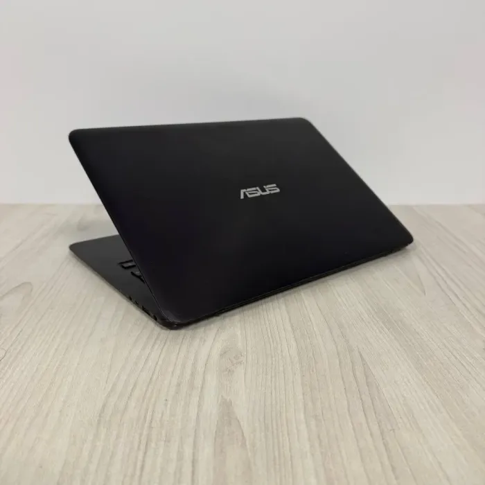 Ультрабук Б-клас Asus ZenBook UX305CA / 13.3" (1920x1080) IPS / Intel Core m3-6Y30 (2 (4) ядра по 0.9 - 2.2 GHz) / 8 GB DDR3 / 256 GB SSD NVMe / Intel UHD Graphics 620 / WebCam б/в - зображення 6
