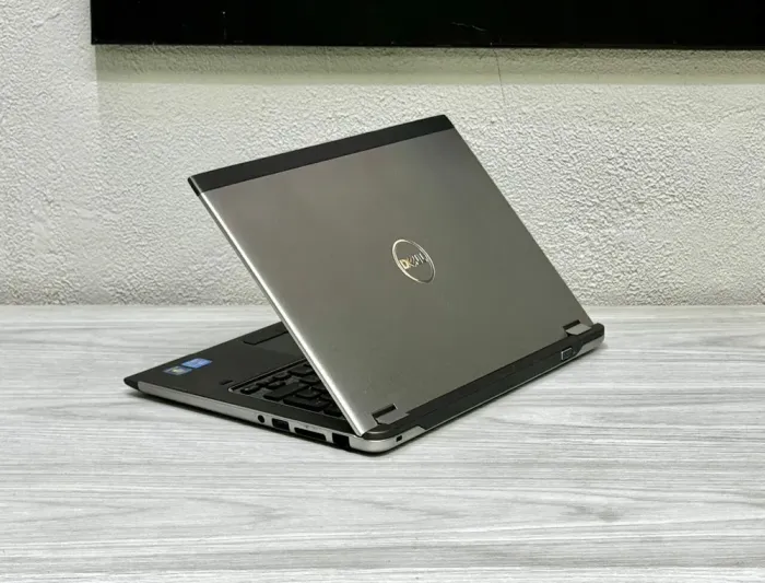 Ноутбук Dell Vostro 3360 / 13.3" (1366x768) TN / Intel Core i3-2365M (2 (4) ядра по 1.4 GHz) / 8 GB DDR3 / 128 GB SSD / Intel HD Graphics 3000 / WebCam / Win 10 Pro б/в - зображення 6