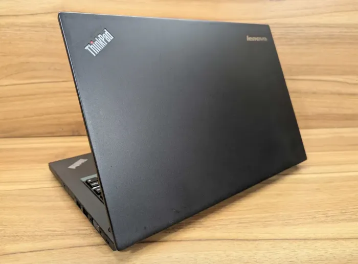 Ноутбук Lenovo ThinkPad T440s / 14" (1600x900) TN / Intel Core i5-4300U (2 (4) ядра по 1.9 - 2.9 GHz) / 12 GB DDR3 / 240 GB SSD / Intel HD Graphics 4400 / WebCam / Windows 10 б/в - зображення 7