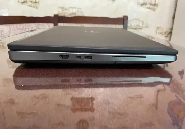 Робоча станція Dell Precision 7720 / 17,3" (1920x1080) Full HD IPS / Intel Xeon E3-1535M v5 (4 (8) ядра по 2,9 - 3,8 ГГц) / 16 ГБ DDR4 / 256 ГБ SSD / nVidia Quadro P3000, 6 ГБ GDDR5, 192-біт / WebCam HD б/в - зображення 6