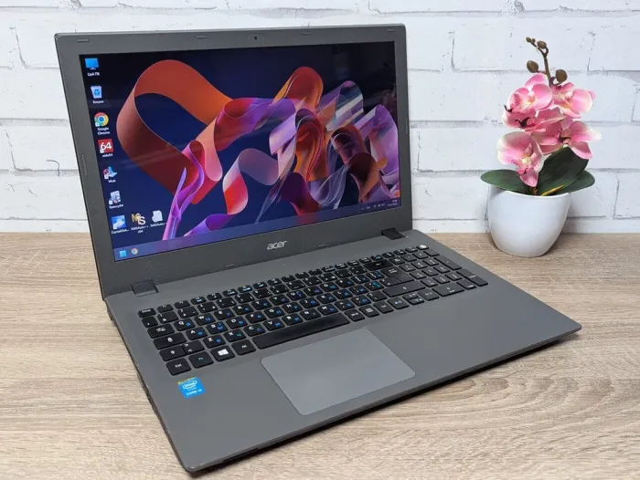 Ноутбук Б-клас Acer Aspire E5-573 / 15.6" (1366x768) TN / Intel Core i3-4005U (2 (4) ядра по 1.7 GHz) / 8 GB DDR3 / 128 GB SSD / Intel HD Graphics 4400 / WebCam б/в - зображення 4