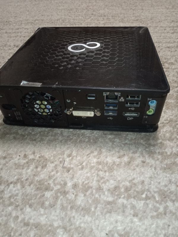 Неттоп Б-клас Fujitsu Esprimo Q920 USFF / Intel Core i5-4590T (4 ядра по 2.0 - 3.0 GHz) / 6 GB DDR3 / 240 GB SSD / Intel HD Graphics 4600 б/в - зображення 3