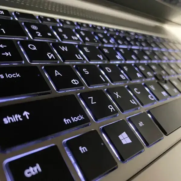 Ультрабук Б-клас HP EliteBook 830 G6 / 13.3" (1920x1080) IPS / Intel Core i5-8265U (4 (8) ядра по 1.6 - 3.9 GHz) / 16 GB DDR4 / 256 GB SSD / Intel UHD Graphics 620 / WebCam / TouchID б/в - зображення 7