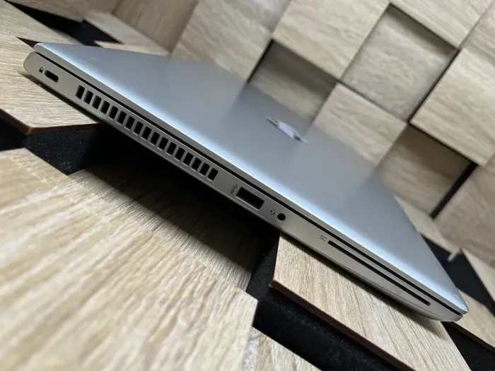 Ноутбук Б-клас HP Probook 640 G4 / 14" (1366x768) TN / Intel Core i5-7300U (2 (4) ядра по 2.6 - 3.5 GHz) / 8 GB DDR4 / 256 GB SSD / Intel HD Graphics 620 / WebCam / Fingerprint / HDMI б/в - зображення 5