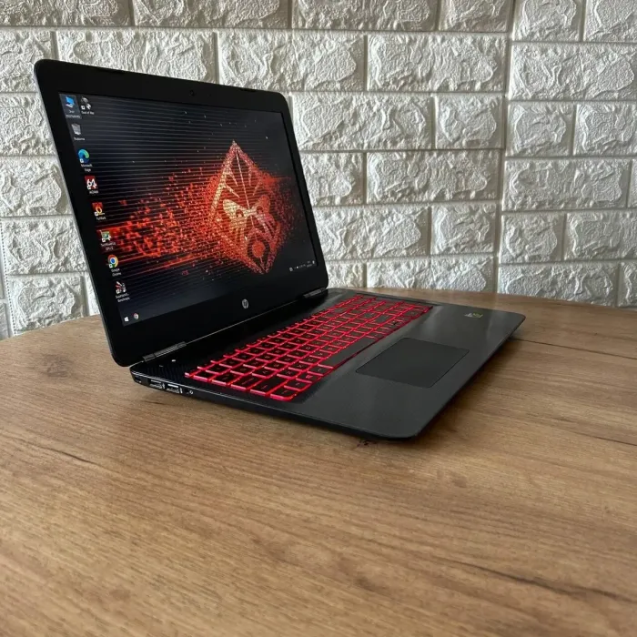 Ігровий ноутбук Б-клас HP Omen 15-ax210nr / 15.6" (1920x1080) IPS / Intel Core i7-7700HQ (4 (8) ядра по 2.8 - 3.8 GHz) / 8 GB DDR4 / 256 GB SSD / nVidia GeForce GTX 1050 Ti, 4 GB GDDR5, 128-bit / WebCam б/в - зображення 4