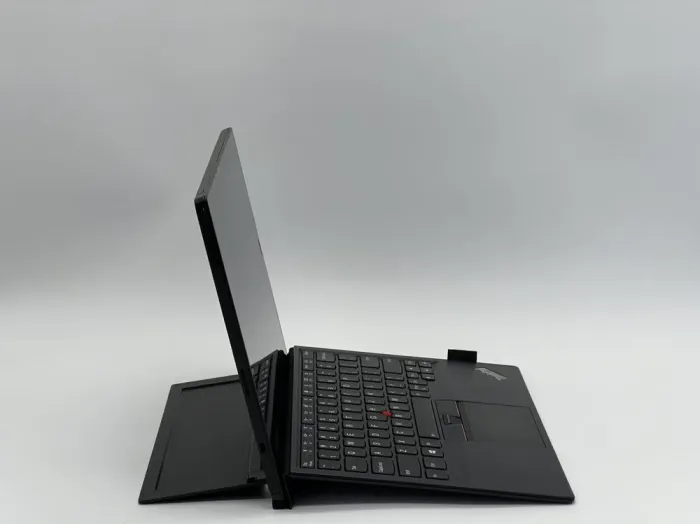 Ноутбук-трансформер Lenovo ThinkPad X1 Tablet (2nd Gen) / 12" (2160x1440) IPS Touch / Intel Core i5-7Y57 (2 (4) ядра по 1.2 - 3.3 GHz) / 8 GB DDR3 / 240 GB SSD / Intel HD Graphics 615 / WebCam б/в - зображення 3