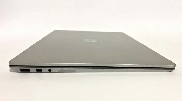 Ультрабук Microsoft Surface Laptop 2 1769 / 13.5" (2256x1504) IPS Touch / Intel Core i5-8350U (4 (8) ядра по 1.7 - 3.6 GHz) / 8 GB DDR4 / 128 GB SSD NVMe / Intel UHD Graphics 620 / WebCam / Win 11 Pro б/в - зображення 4