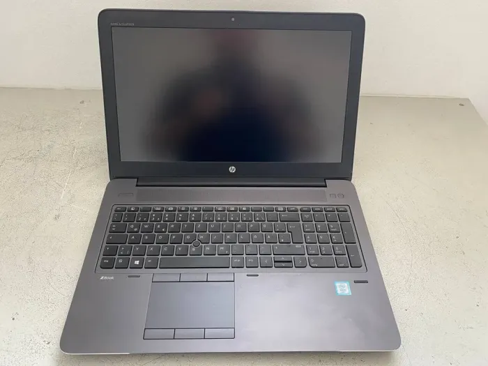 Мобільна робоча станція HP ZBook 15 G3 / 15.6" (1920x1080) IPS / Intel Xeon E3-1505M v5 (4 (8) ядра по 2.8 - 3.7 GHz) / 32 GB DDR4 / 256 GB SSD / nVidia Quadro M2000M, 4 GB GDDR5, 128-bit / WebCam / VGA б/в - зображення 2