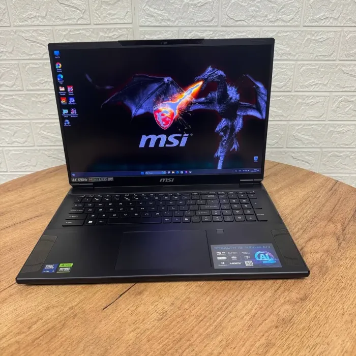 Ігровий ноутбук MSI Stealth 18 AI Studio A1VHG / 18" (3840x2400) IPS / Intel Core Ultra 9 185H (16 (22) ядер по 1.8 - 5.1 GHz) / 32 GB DDR5 / 1000 GB SSD / nVidia GeForce RTX 4080, 12 GB GDDR6, 192-bit / WebCam б/в - зображення 2
