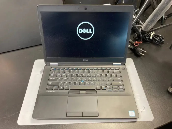 Ультрабук Dell Latitude E5470 / 14" TN / Core i5-6300HQ (4 ядра по 2.3-3.2 GHz) / 8GB DDR4 / 256GB SSD / HD Graphics 530 / WebCam б/в - зображення 2