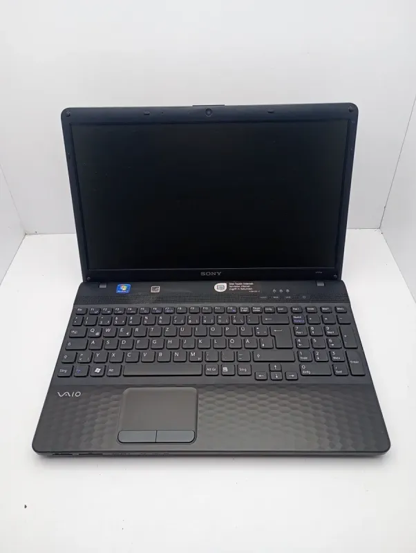 Ноутбук Sony VPC156 / 15.6" (1366x768) TN / Intel Core i3-350M (2 (4) ядра по 2.26 GHz) / 6 GB DDR3 / 500 GB HDD / Intel HD Graphics / WebCam б/в - зображення 2