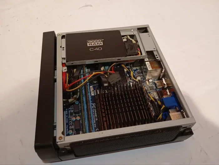 ПК Patriot Optim Mini RIM2000 USFF / Intel Celeron 1037U (2 ядра по 1.8 GHz) / 8 GB DDR3 / 60 GB SSD / Intel HD Graphics б/в - зображення 5