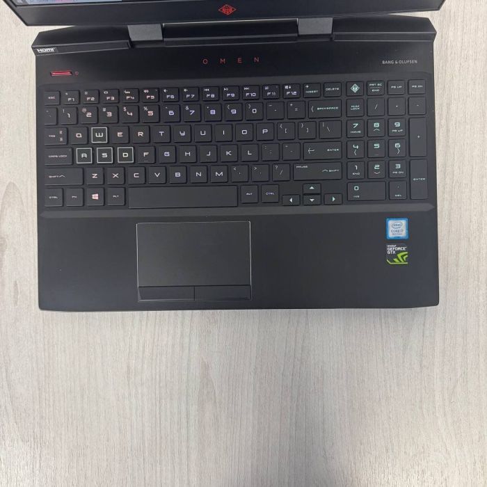 Ігровий ноутбук Б-класу HP Omen 15-dc0051nr / 15.6" (1920x1080) IPS / Intel Core i7-8750H (6 (12) ядра по 2.2 - 4.1 GHz) / 16 GB DDR4 / 256 GB SSD / nVidia GeForce GTX 1060, 6 GB GDDR5, 192-bit / WebCam б/в - зображення 3