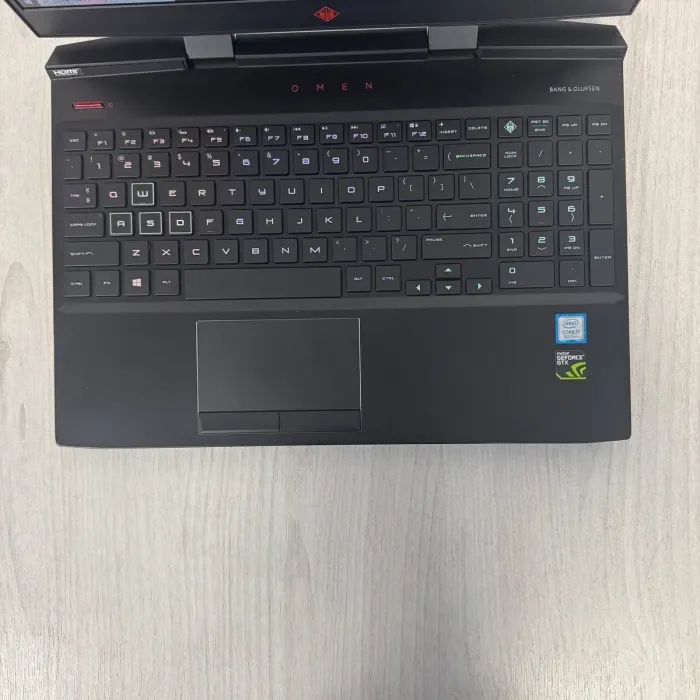 Ігровий ноутбук Б-класу HP Omen 15-dc0051nr / 15.6" (1920x1080) IPS / Intel Core i7-8750H (6 (12) ядра по 2.2 - 4.1 GHz) / 16 GB DDR4 / 256 GB SSD / nVidia GeForce GTX 1060, 6 GB GDDR5, 192-bit / WebCam б/в - зображення 3