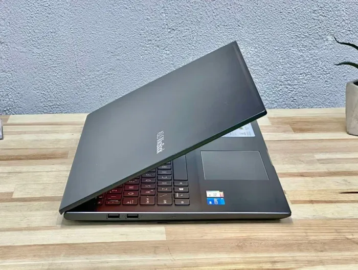 Ультрабук Asus VivoBook 15 K513E / 15.6" (1920x1080) IPS / Intel Core i5-1135G7 (4 (8) ядра по 2.4 - 4.2 GHz) / 16 GB DDR4 / 512 GB SSD / Intel Iris Xe Graphics / WebCam / Win 11 б/в - зображення 5