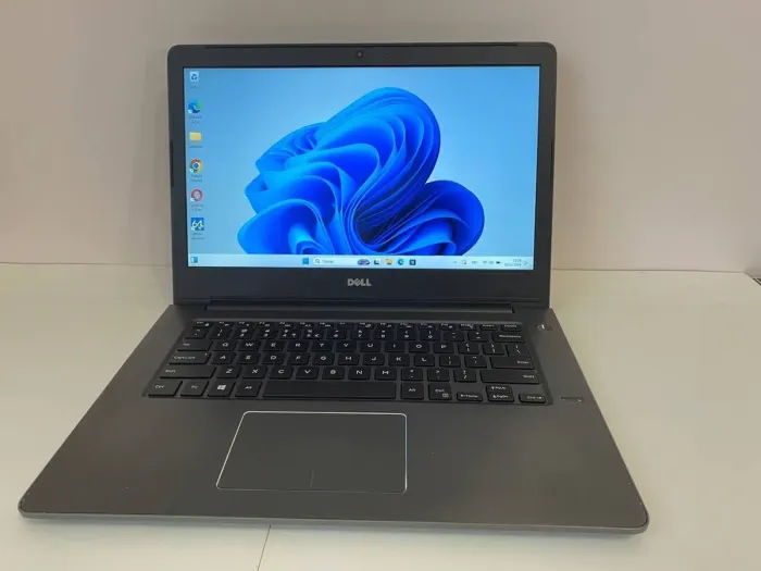 Ноутбук Б-клас Dell Vostro 5468 / 14" (1920x1080) TN / Intel Core i5-7200U (2 (4) ядра по 2.5 - 3.1 GHz) / 16 GB DDR4 / 256 GB SSD / Intel HD Graphics 620 / WebCam / HDMI б/в - зображення 2