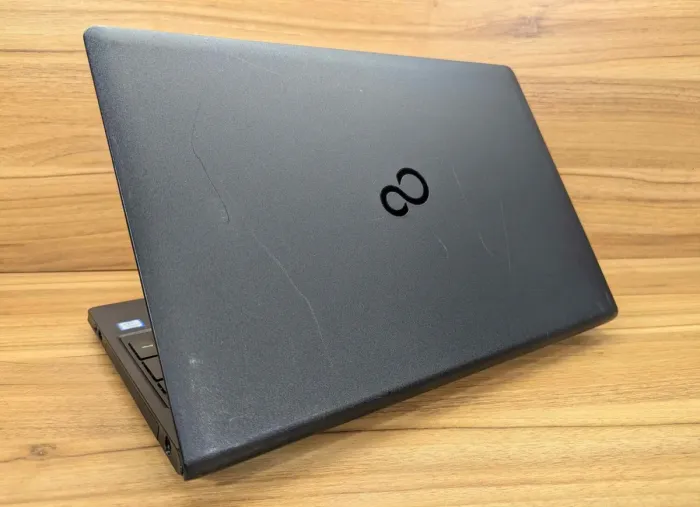 Ноутбук Fujitsu LifeBook A357 / 15.6" (1366x768) TN / Intel Core i5-7200U (2 (4) ядра по 2.5 - 3.1 GHz) / 8 GB DDR4 / 240 GB SSD / Intel HD Graphics 620 / WebCam / HDMI / Windows 10 б/в - зображення 6