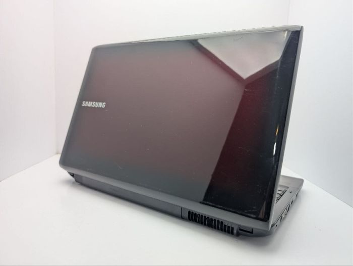 Ноутбук Samsung RV580 / 15.6" (1366x768) TN / Intel Core i3-330M (2 (4) ядра по 2.1 GHz) / 6 GB DDR3 / 1000 GB HDD / nVidia GeForce GT 330M, 1 GB GDDR3, 128-bit / WebCam / DVD-ROM б/в - изображение 8