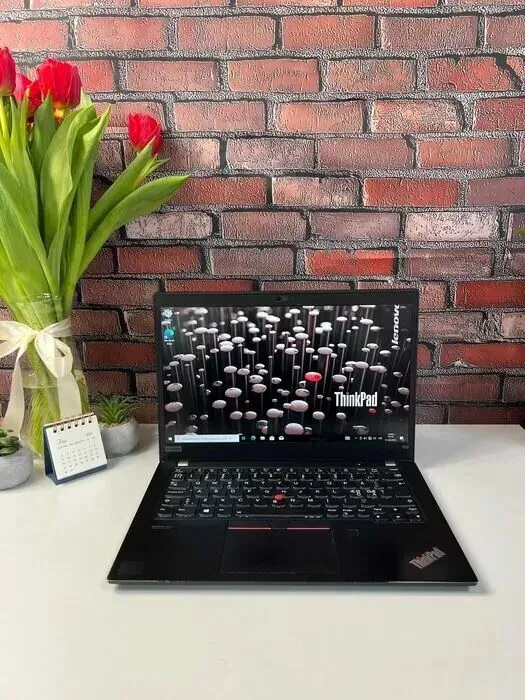 Ультрабук Lenovo ThinkPad X13 Gen 1 / 13.3" (1920x1080) IPS / Intel Core i5-10210U (4 (8) ядра по 1.6 - 4.2 GHz) / 8 GB DDR4 / 256 GB SSD M.2 / Intel UHD Graphics / WebCam б/в - зображення 2