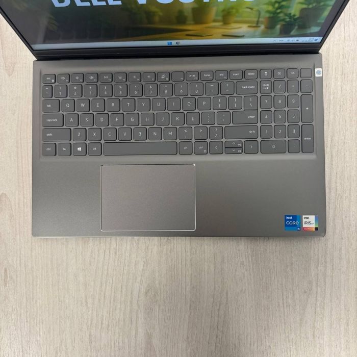 Ультрабук Б-клас Dell vostro 5510 / 15.6" (1920x1080) IPS / Intel Core i5-11300H (4 (8) ядра по 3.1 - 4.4 GHz) / 12 GB DDR4 / 256 GB SSD / Intel Iris Xe Graphics / WebCam б/в - изображение 3