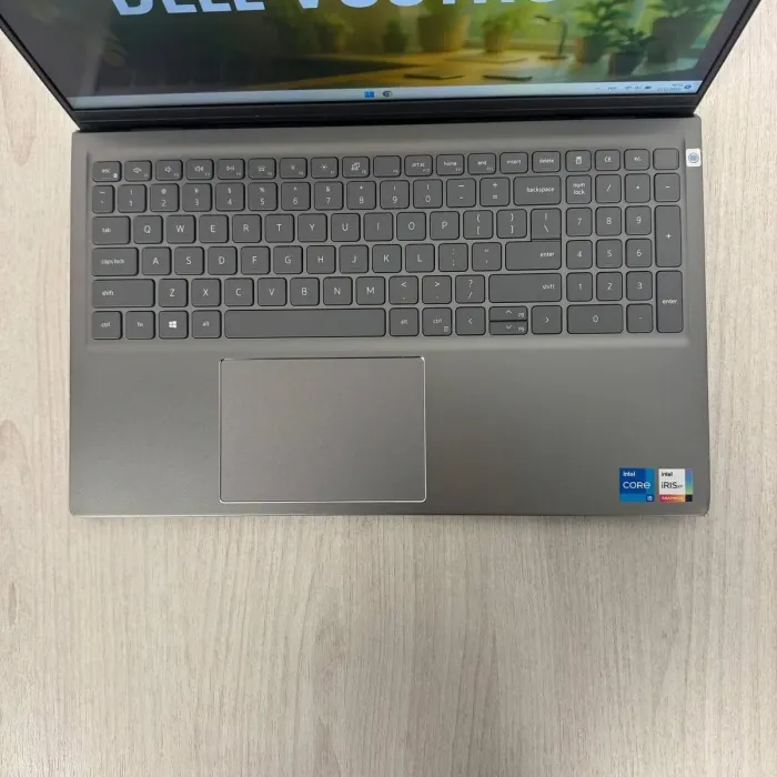 Ультрабук Б-клас Dell vostro 5510 / 15.6" (1920x1080) IPS / Intel Core i5-11300H (4 (8) ядра по 3.1 - 4.4 GHz) / 12 GB DDR4 / 256 GB SSD / Intel Iris Xe Graphics / WebCam б/в - зображення 3