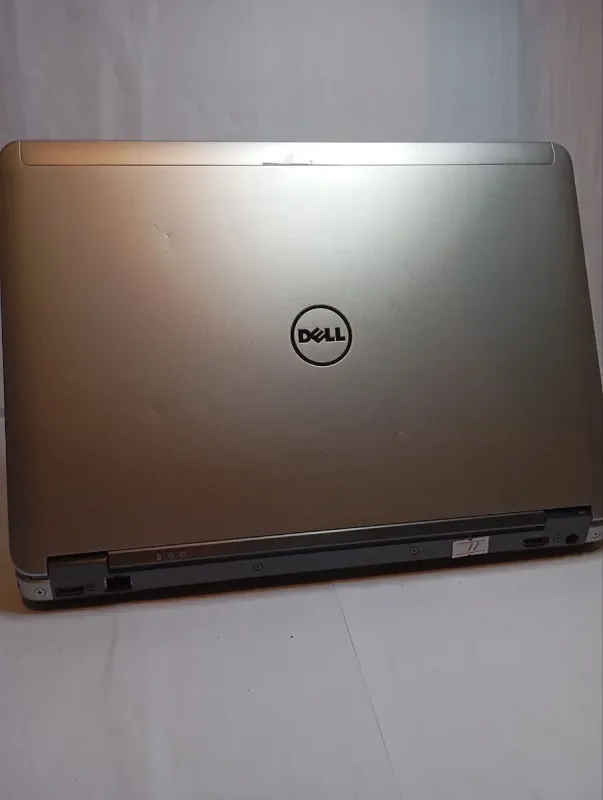 Ноутбук Б-клас Dell Latitude E6440 / 14" (1366x768) TN / Intel Core i5-4300M (2 (4) ядра по 2.6 - 3.3 GHz) / 8 GB DDR3 / 256 GB SSD / Intel HD Graphic 4600 / WebCam / DVD-RW б/в - зображення 4