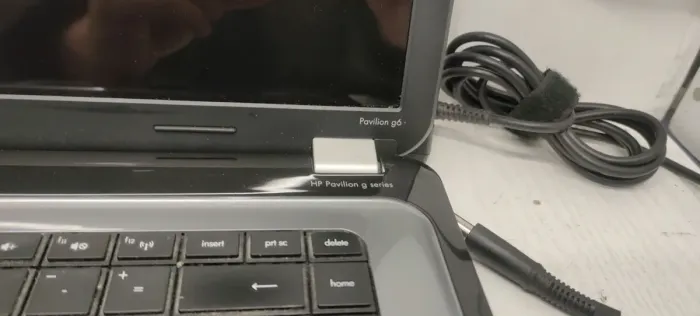 Ноутбук Б-класс HP Pavilion G6 / 15.6" TN / Intel Pentium B950 (2 ядра по 2.1GHz) / 4GB DDR3 / 120GB SSD / HD Graphics / DVD-ROM / АКБ не тримає б/в - зображення 8