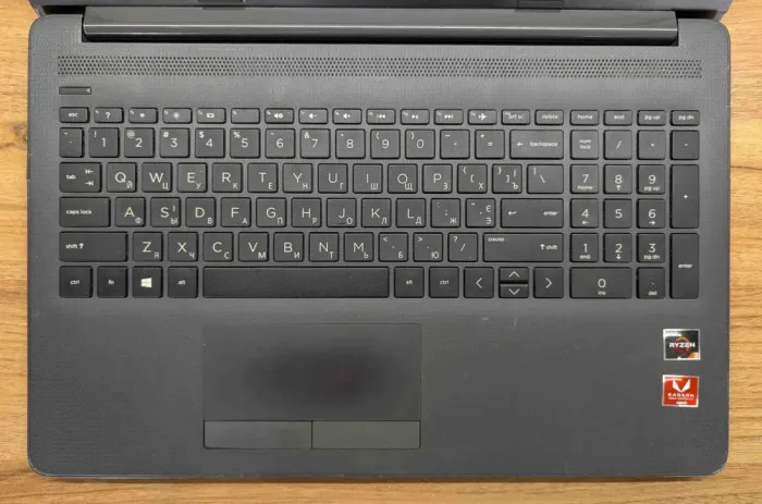 Ноутбук Б-клас HP 255 G7 / 15.6" (1920x1080) IPS / AMD Ryzen 3 2200U (2 (4) ядра по 2.5 - 3.4 GHz) / 8 GB DDR4 / 240 GB SSD / AMD Radeon Vega 6 Graphics / WebCam / Windows 10 б/в - зображення 4