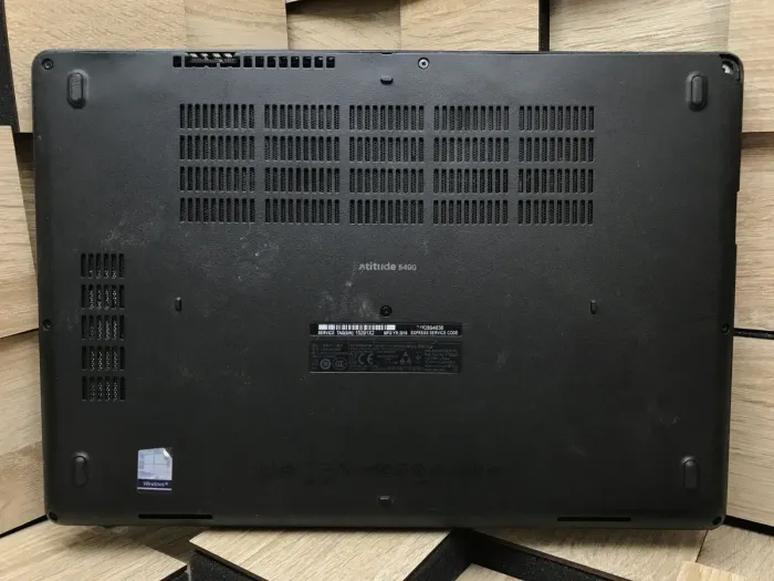 Ноутбук Б-клас Dell Latitude 5490 / 14" (1920x1080) IPS / Intel Core i5-8250U (4 (8) ядра по 1.6 - 3.4 GHz) / 8 GB DDR4 / 240 GB SSD M.2 / Intel UHD Graphics 620 / WebCam / USB 3.1 / HDMI б/в - зображення 9