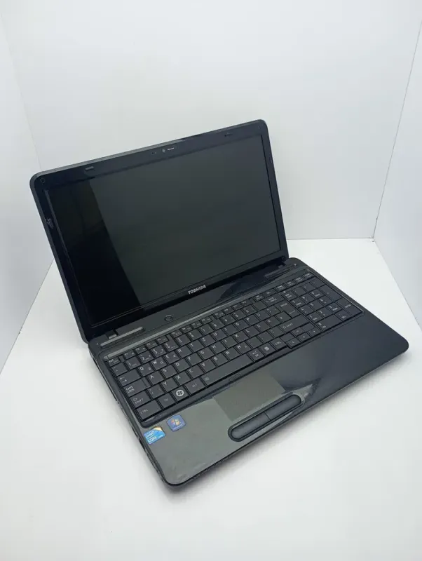 Ноутбук Toshiba L650 / 15.6" (1366x768) TN / Intel Core i5-430M (2 (4) ядра по 2.26 - 2.53 GHz) / 6 GB DDR3 / 500 GB HDD / AMD Radeon HD 5000, 1 GB DDR3, 128-bit / WebCam б/в - зображення 3