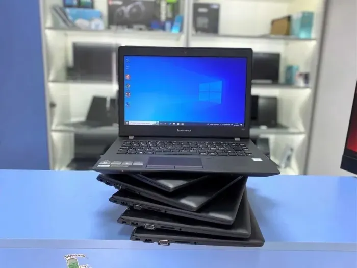 Ультрабук Lenovo E31-80 / 13.3" TN / Intel Core i3-6006U (2(4) ядра по 2GHz) / 8GB DDR3 / 128GB SSD / HD Graphics 520 / WebCam б/в - зображення 2